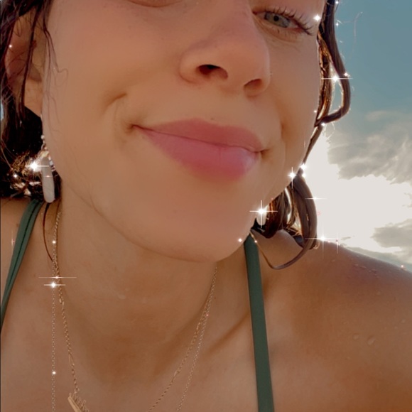 Meet your Posher, Claudia - Picture 2 of 3